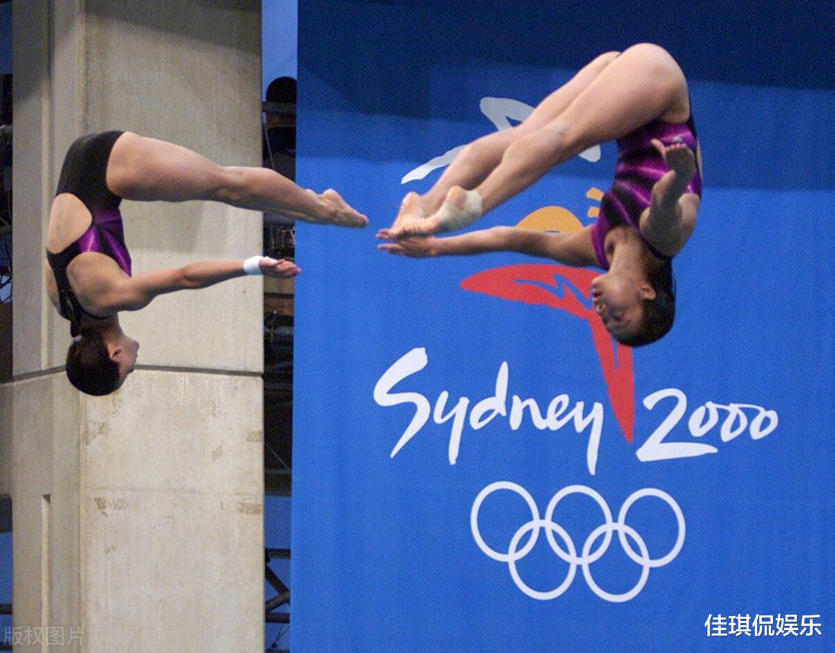 伏明霞|结婚后，在体育圈销声匿迹的伏明霞，正在名媛圈如鱼得水