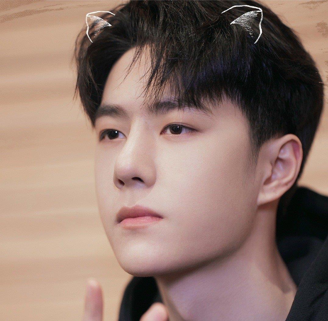 王一博|王一博的西装，从去年穿到今年，库存小视频发一条少一条