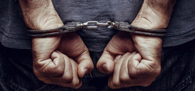 15岁印度女孩抽出患艾滋病男友的血,注入自己体内,只为证明自己对他是真爱……
