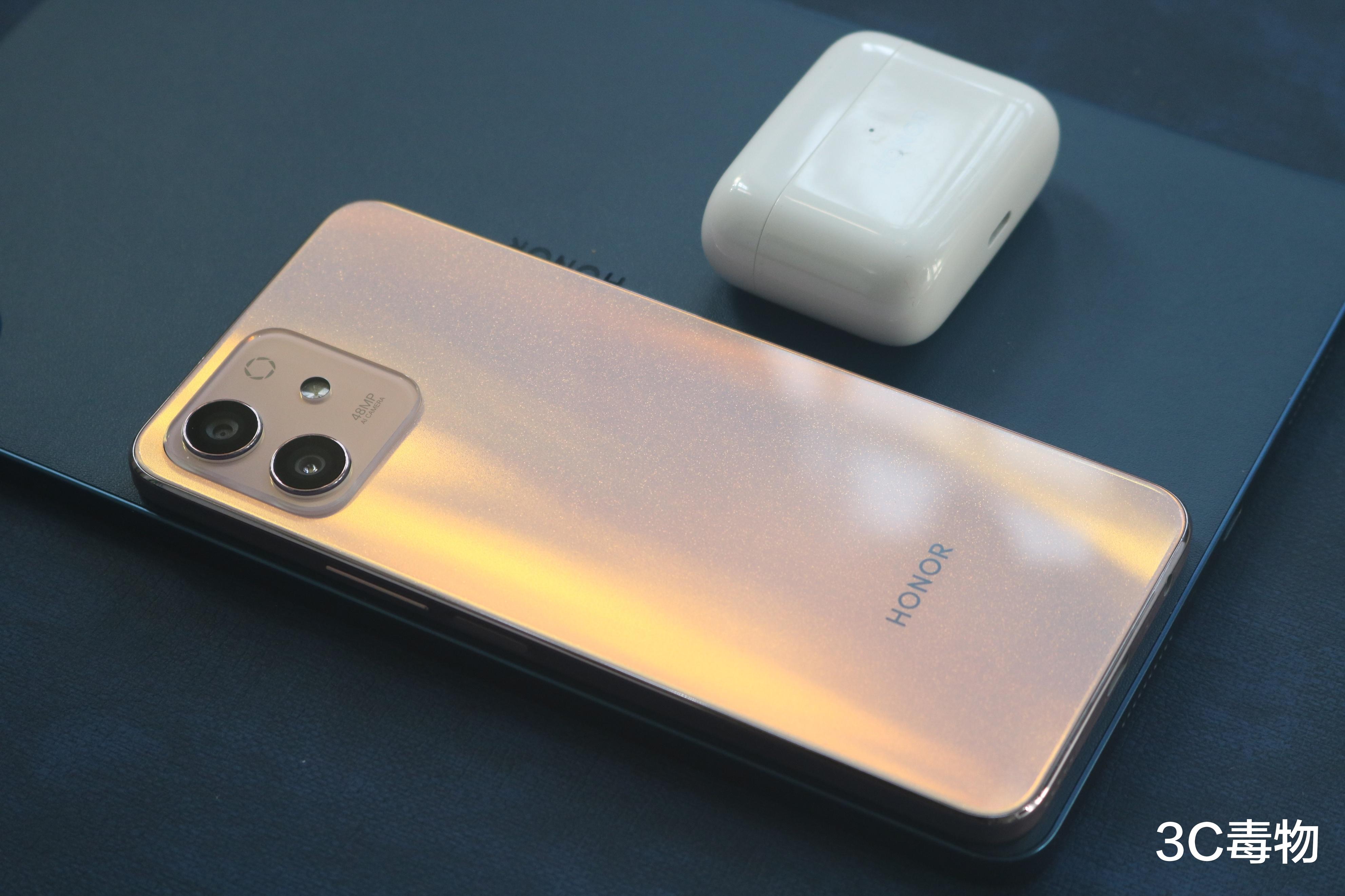 荣耀play|荣耀新机又获销量冠军，6纳米芯+10G，1.1mm超窄边手机仅售1599元