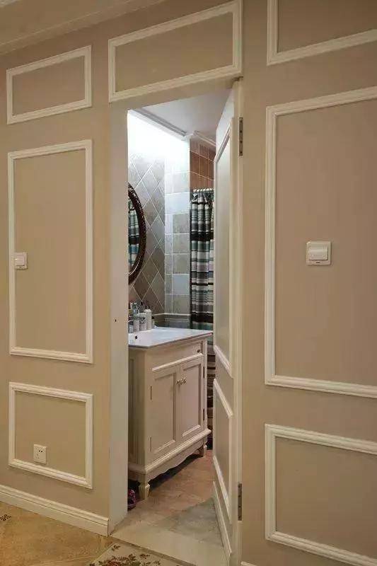 老公坚持卫生间装隐形门,刚开始不解,装完后被夸实用有档次!