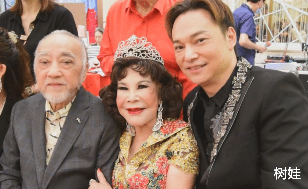 黄夏蕙|黄夏蕙移民美国设饯别宴,舞狮助兴场面热闹,群星献唱做最后告别