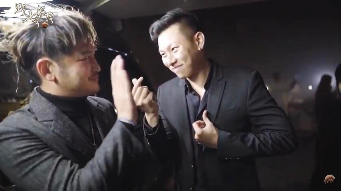 求婚|恭喜！男星送鸽子蛋求婚成功，女友高颜值不输明星，激动哭花双眼