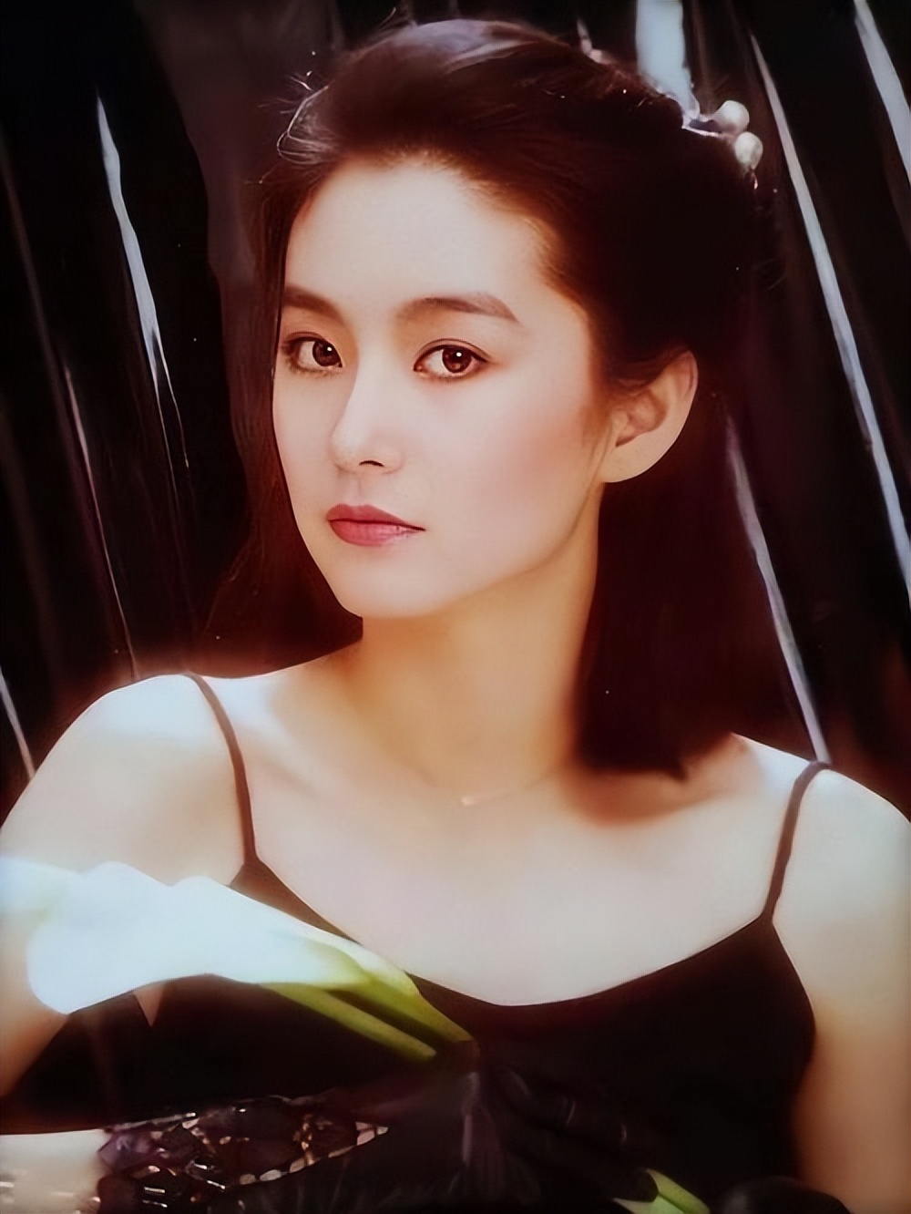 明星素颜|年轻时靠美貌出圈，如今62岁还敢晒素颜，果然实力派就是有底气