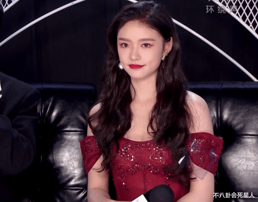 跨年 ?26位女星跨年争艳大戏:杨幂穿貂,杨紫撩开刘海,一个比一个有招