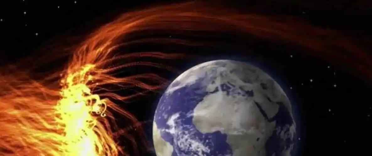 8月3日,太阳风暴袭击了地球,时速280万公里
