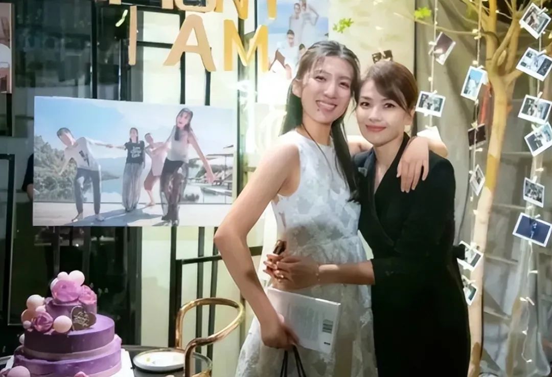 胡军|胡军00后女儿发育过猛!身高直逼185胡军,长相大气不输明星妈