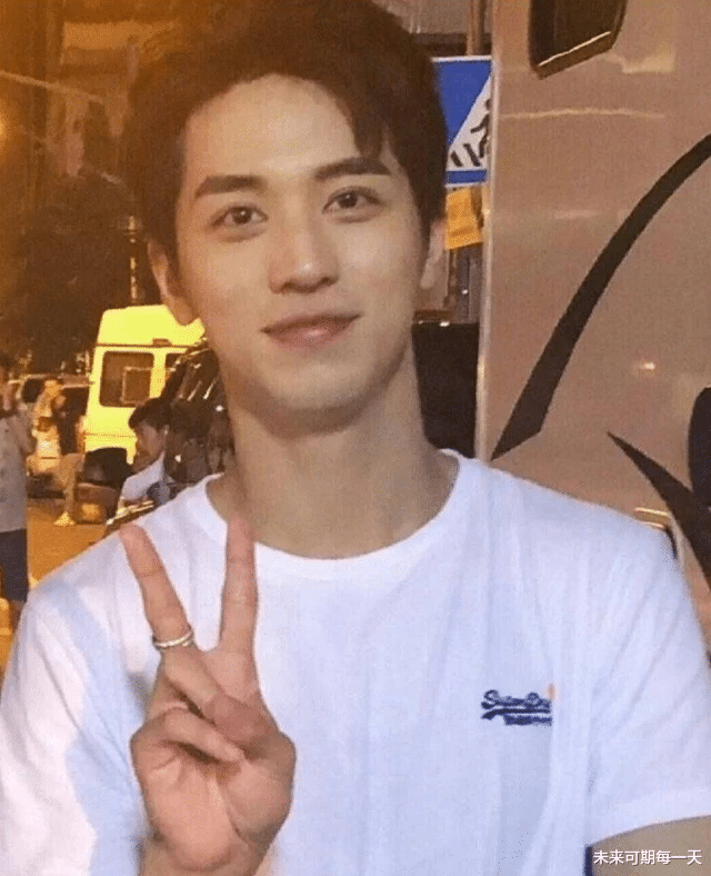 许魏洲|许魏洲与老婆首次合体,张圣樱身材高挑气质非凡,网友:这脸也太长