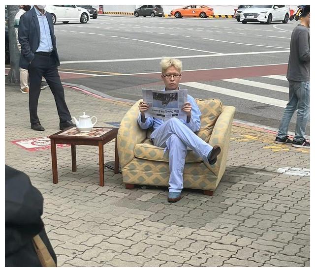 李灿赫|宣发舞台变行为艺术现场？鬼才李灿赫新专上线，剃头打歌惹争议？