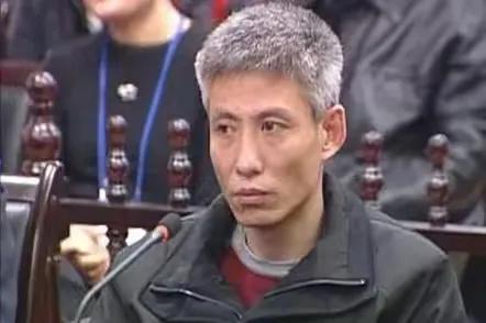 2003年,刘涌被判死刑后脸色铁青,在火葬场面对行刑时却十分镇定