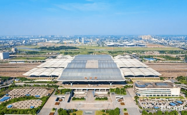 很多人认为呼南高铁应该过境长沙西站才对,过长沙西站再折往娄底南下