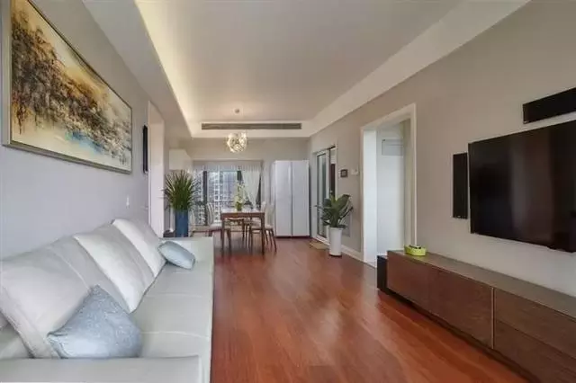 我家130平新房装修完毕,正处于通风阶段,最爱客厅窗外的风景