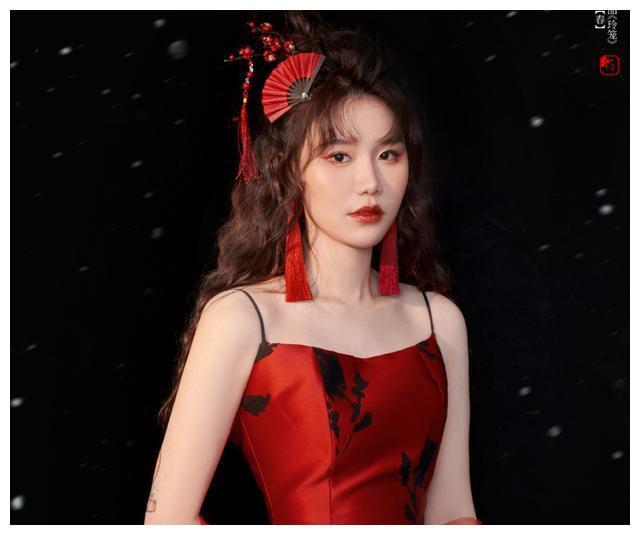 李佳琦|李佳琦与助理相爱相杀？旺旺职场逆袭路，业务能力出众性格还好？