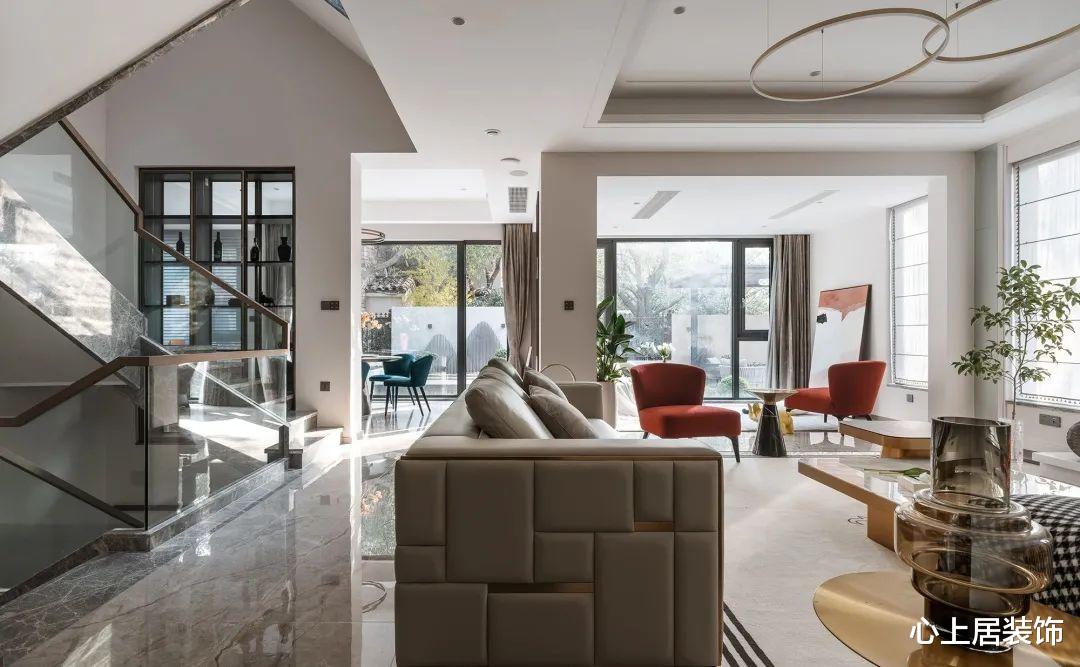 350平现代别墅,精简轻奢,向阳而生