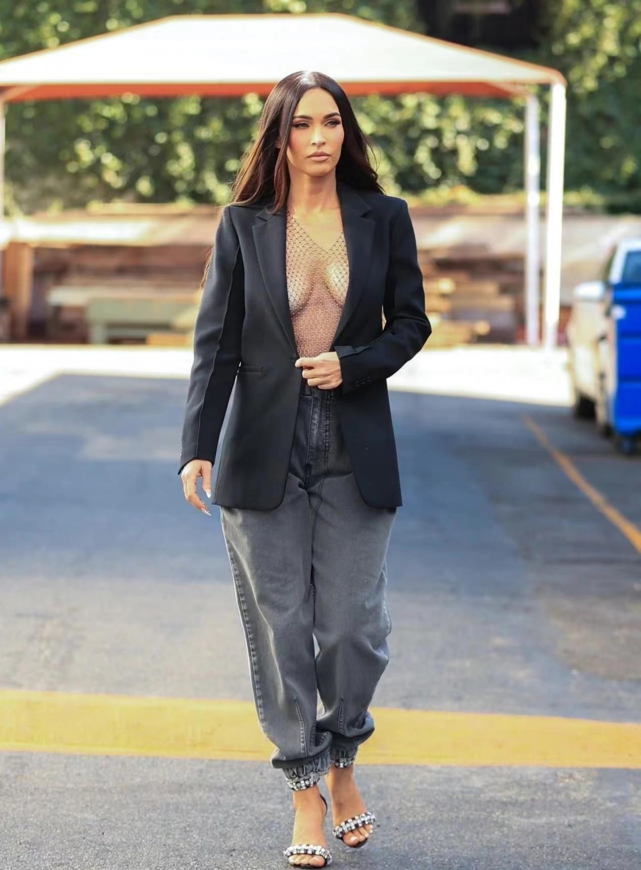 官宣|梅根整成卡戴珊了？夸张厚唇与毛毛虫浓眉相当抢镜，没了当年风采