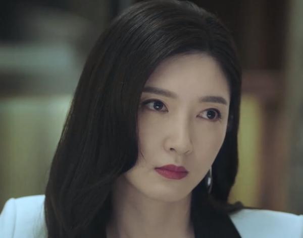 江疏影|江疏影真的很美,演技也过关,但新剧人设被吐槽,感情线是败笔