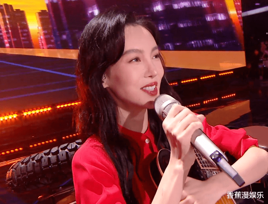 眼影 26位女星跨年争艳大戏:杨幂穿貂,杨紫撩开刘海,一个比一个有招