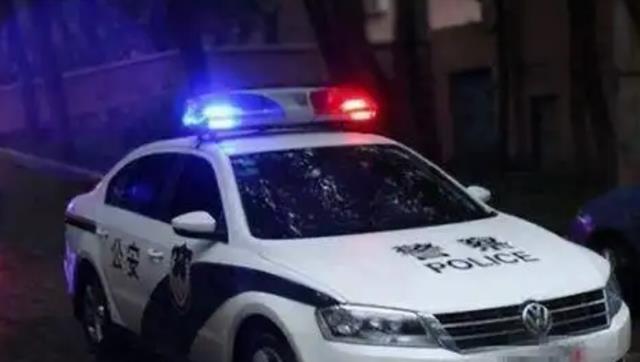 宿舍|27岁男子在家啃老9年不愿工作，亲妈报警：求你们把我儿子抓进监狱