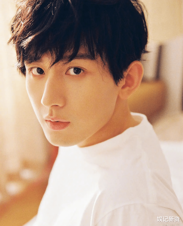 成毅|网传成毅新剧即将开拍，疑似定妆照爆出，红衣造型仙气飘飘