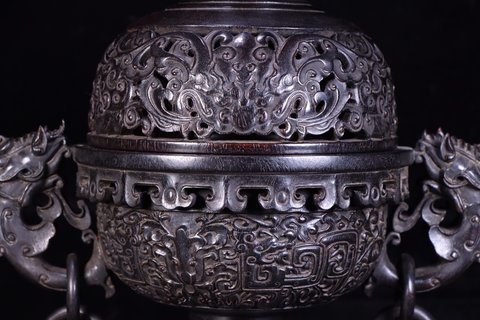 珊瑚|回流：老紫檀木雕高脚香薰炉。