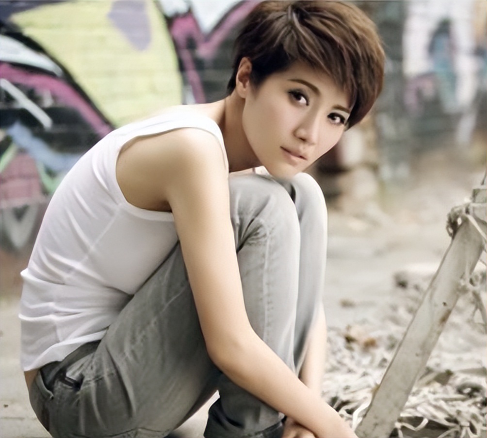 颜丙燕|影后颜丙燕:对名利“无欲无求”,为母亲治病隐退8年,至今未婚