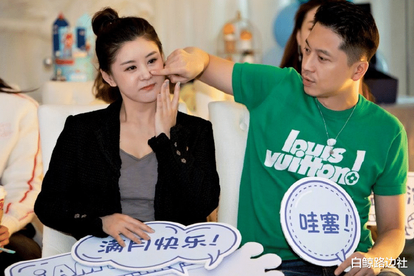 李小萌|李小萌出月子后逛街!产后一个月恢复少女身材,俩儿子都酷似王雷