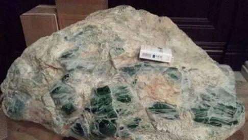 缅甸翡翠|最贵的翡翠原石500亿，独一无二前所未有！