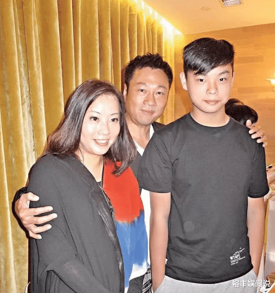 黎耀祥|黎耀祥与妻子庆结婚25年，夫妻携手切蛋糕，获甜蜜表白：感恩有你