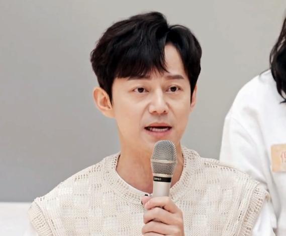 何炅|破千万！这综艺火药味比“演员请就位”还浓，何炅全程都在打圆场