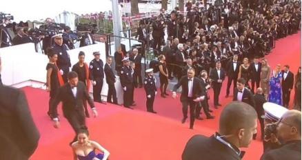 走光|防意外也是个技术活？细数8位女星的尴尬时刻，越离谱越走红！