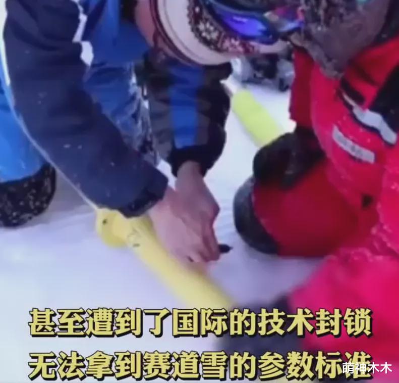 汪涵|《天天向上》三期收视连跌！全网排名89，穿西装趴地的汪涵太心酸