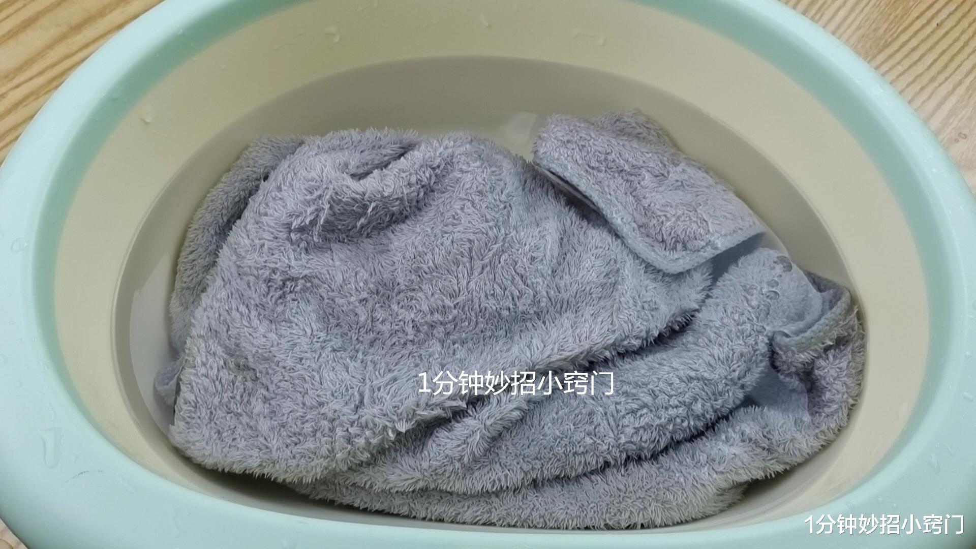 毛巾不管多脏多黄,往水里撒一把,搓一搓立马洁净如新,太实用了