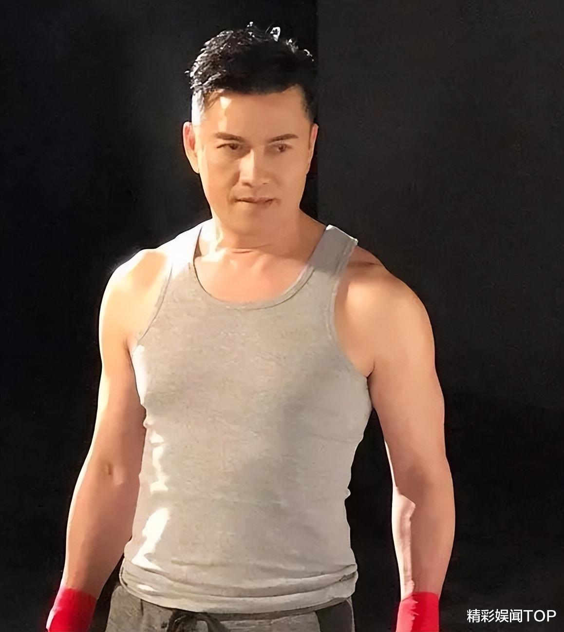 诗妮娜|吕良伟:2任前妻都是尤物,45岁三婚娶富婆,如今风采不减当年