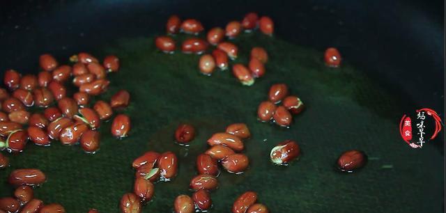 春季,猪肉牛肉靠边站,多吃“5菜2果”,营养祛肝火,越吃越精神