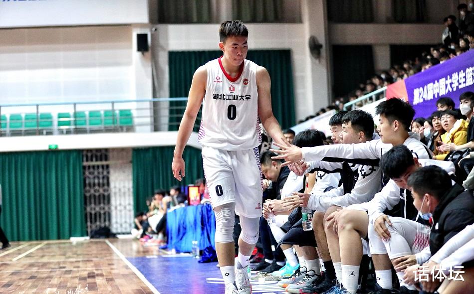 山东男篮|ESPN盛赞！单场40分的国青主力，加盟CBA劲旅，下一个丁彦雨航！