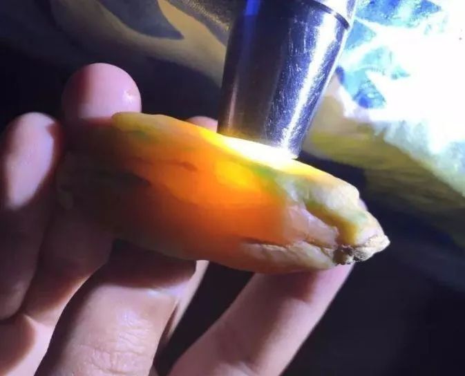 雕刻|夜市两千捡漏的翡翠小原石,成品雕刻出精美绝伦的孤品!