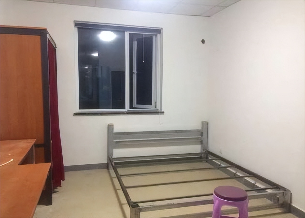 晒晒20㎡的出租房,空荡大白墙,改造之后,隔壁小伙以为敲错门