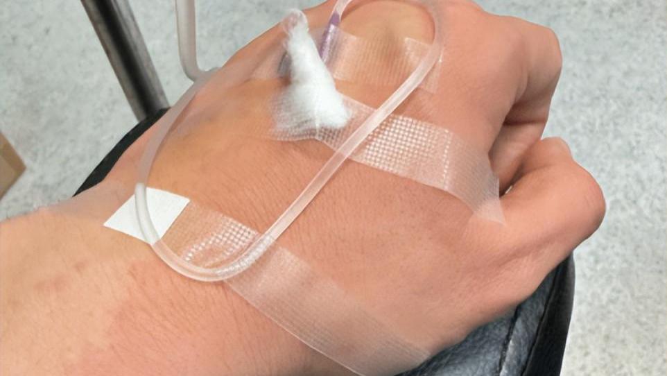 宝贝|黄晓明被紧急送医，杨颖快瘦成人干，原来这一切是早有预兆啊！