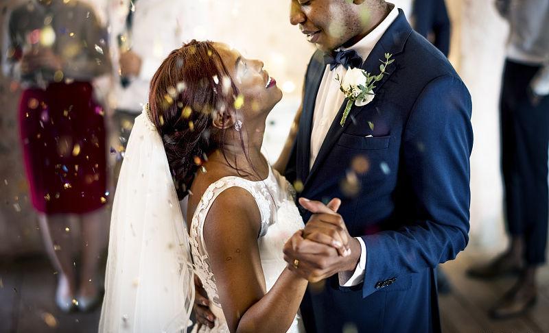 房价|婆婆让儿媳卖房，中介打电话来，儿子净身出户