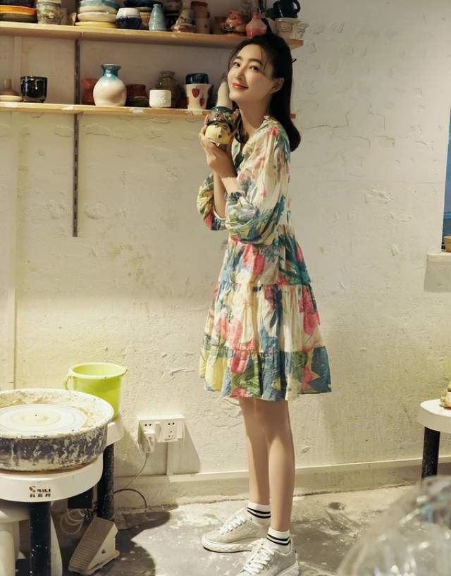 王丽坤|素颜女神，37岁颜值身材双双在线，晒氛围感美照，身材火辣太吸睛