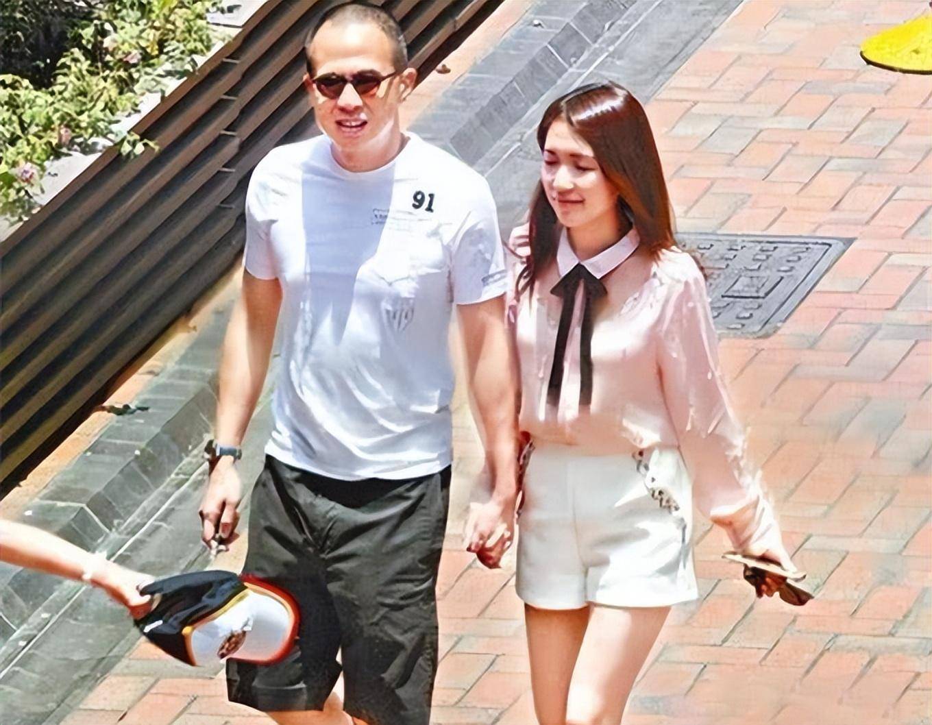 李泽楷|与李泽楷传分手后罕露面,郭嘉文穿旧衣做化妆模特,被指变化大