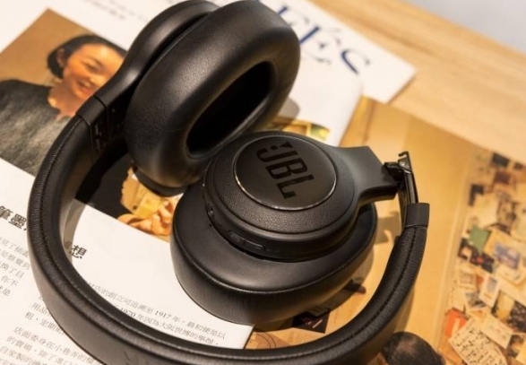 麦克风|5款适合长时间佩戴的包耳式耳机，这款几款耳机适配电脑和手机