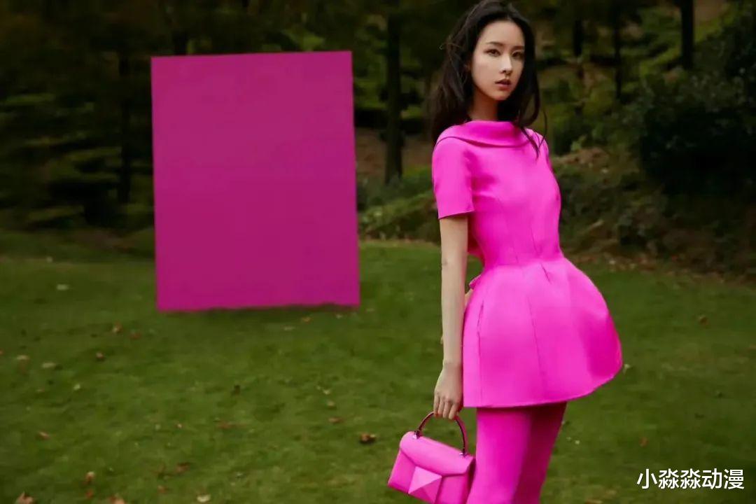 撞衫|撞衫不可怕,谁丑谁尴尬,10组女星穿同款衣服,差距一目了然