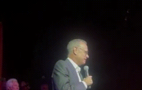 汤姆·汉克斯|65岁汤姆·汉克斯疑健康出状况,右手不受控制地颤抖,曾感染新冠