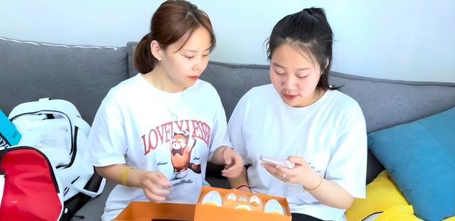 钟丽缇|姐妹情深？妹妹开学，熊磊不舍落泪，哭完就打广告，网友：真可笑