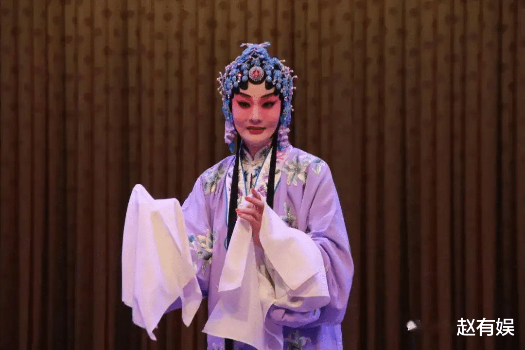 京剧|京剧名家张火丁：被指返场违背梨园规矩，大连演出是蹭张云雷热度