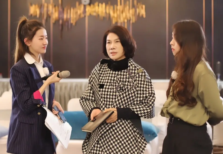 孟羽童|“工具人”实锤了？孟羽童从公司通讯录中消失，知情人说出小细节