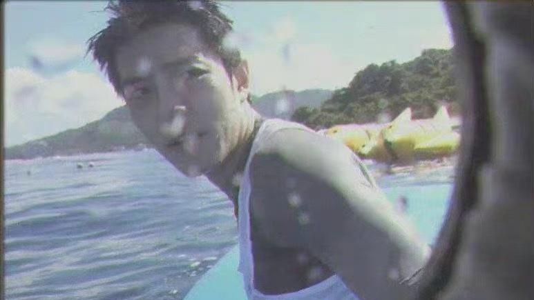 肖战|肖战中秋更新vlog，游泳骑车冲浪健身太欲了