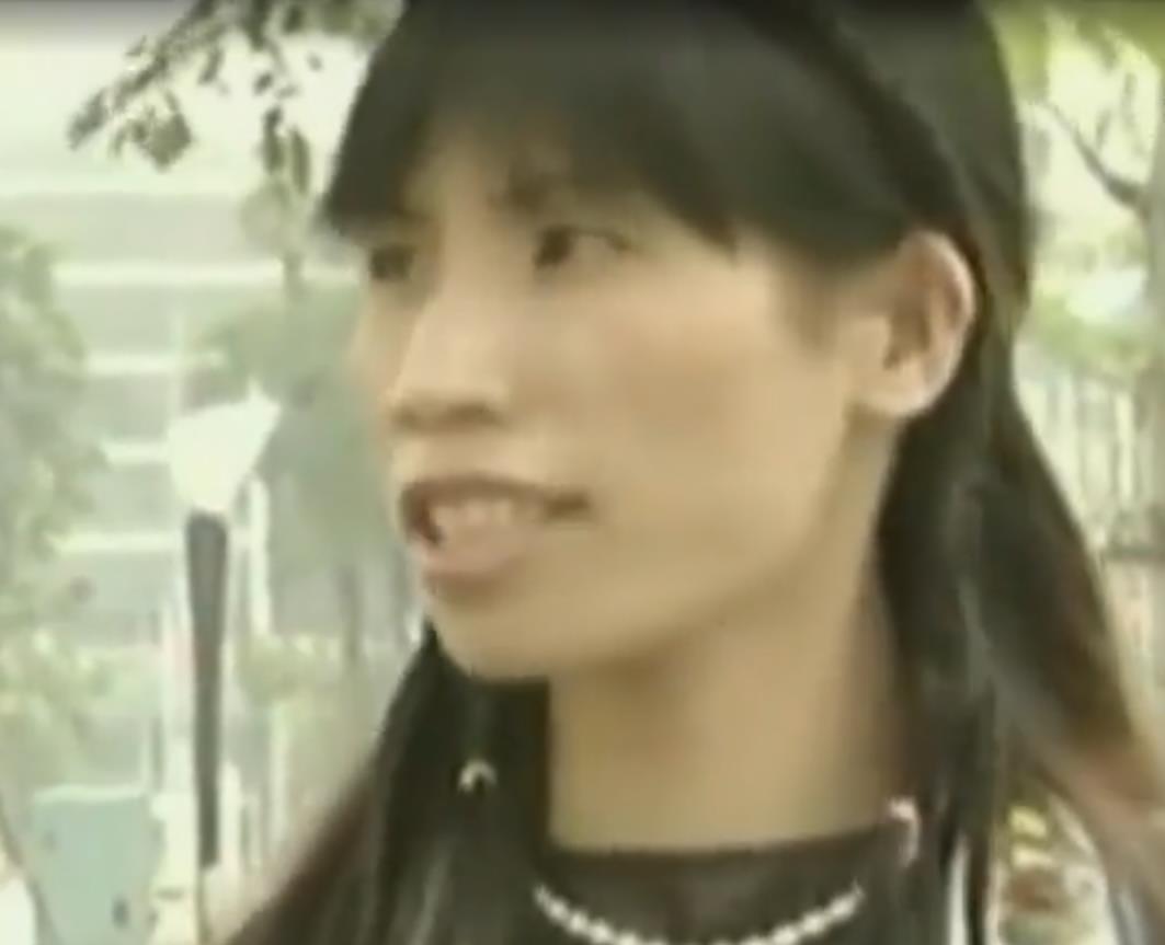 1995年，妙龄女子火化前离奇复活，11后成为画家回来跪谢恩人