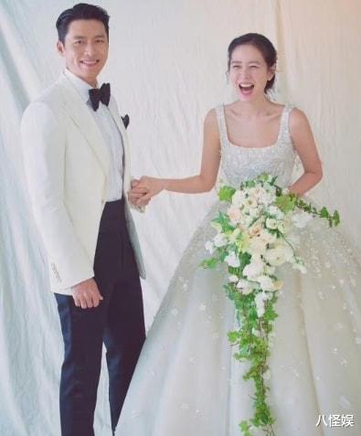 玄彬|玄彬孙艺珍甜蜜用餐、买冰淇淋后，又合体看演出，蜜月之旅好充实